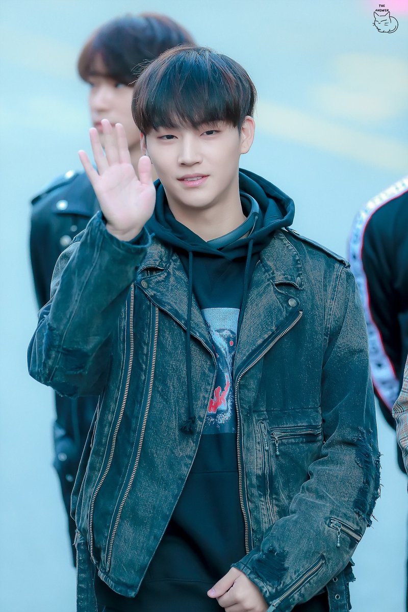 TheAnswer0601's tweet photo. HQ 171013

Music Bank 🤘😍❤

#YouAre #7for7 #JB #GOT7 #갓세븐 #재범 #prdsdef https://t.co/wdVnoorICA