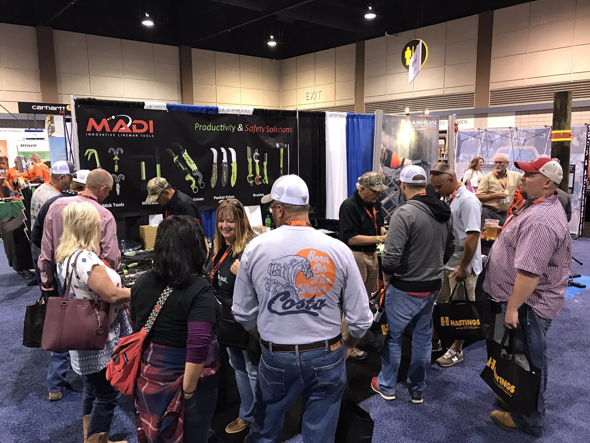 MADI_Lineman's tweet photo. #LinemansRodeoKC #linemanrodeokc #rodeo #greatday showing new #tools.  #linemen #linework #linelife #maditools #teamwork #powerlines https://t.co/OvfDY9YcAi