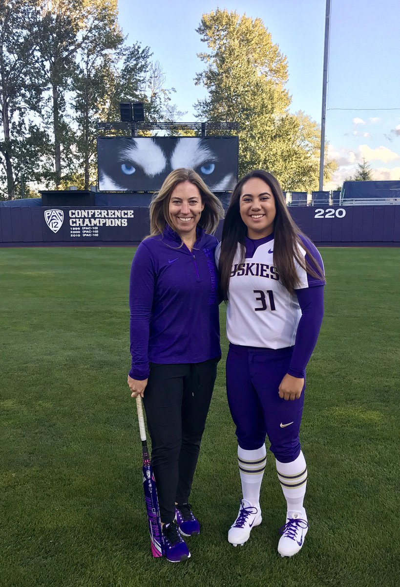 noelle_hee's tweet photo. 4 years later. Living the dream and loving my team 😍💜💛 Go Dawgies!!! 😈 https://t.co/SPsyBBVMQt