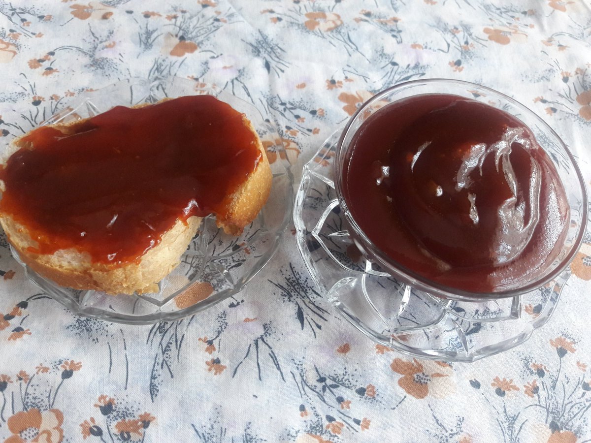 semracelep05's tweet photo. İster ekmeğe sür, ister kaşık kaşık ye kuşburnuyu kahvaltıdan elsik etmeden ye....🤗
Tuzlumakas.blogspot 
#kuşnurnumarmelat #kahvaltılık #eat https://t.co/cbtHWbf2K1