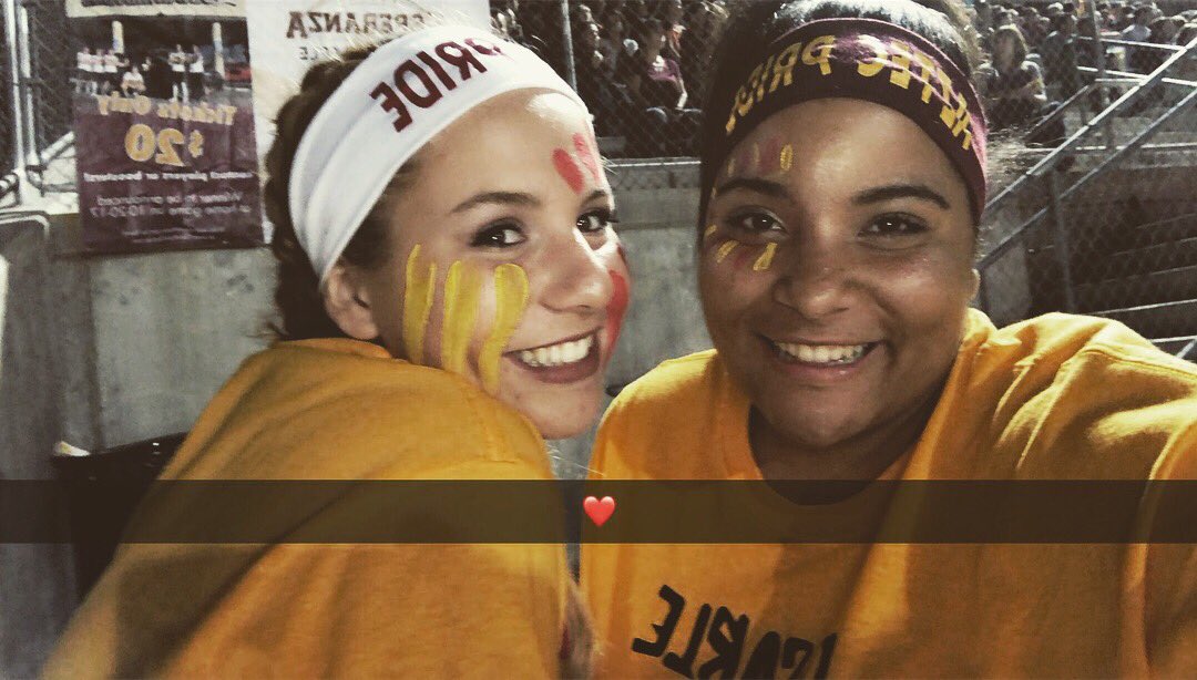 Joielle_layman's tweet photo. Last battle of the boulevard game😊love my school so much! So proud to be an aztec❤️💛❤️💛 #LOVEEHS https://t.co/fKES6OAg5d