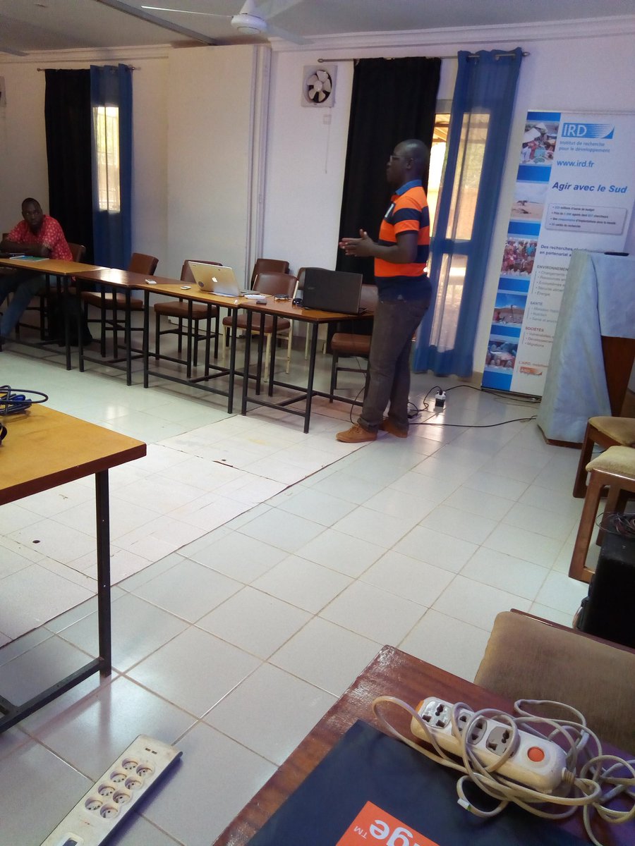 Aoua_k's tweet photo. Debut d une journée de mappathon à l #IRD #ActionOifProjetEOF avec #OSM_BF https://t.co/0RkuUA2SAd
