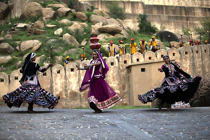 Experience a true #RajasthaniCulture through #music and #dance performances by the talented artists of #Bishangarh at #AlilaFortBishangarh