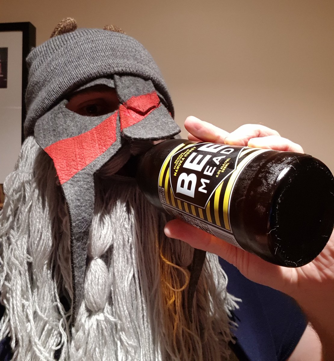KapinKong's tweet photo. "I'd sure be a lot happier with a belly full of mead" #Bethesda #beemead https://t.co/5rJ709TqLk
