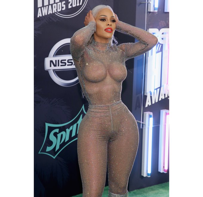 dlamineh's tweet photo. @KeyshiaKaoir mmmhh pretty pic 
#best outfit https://t.co/jaJEIUb5d9