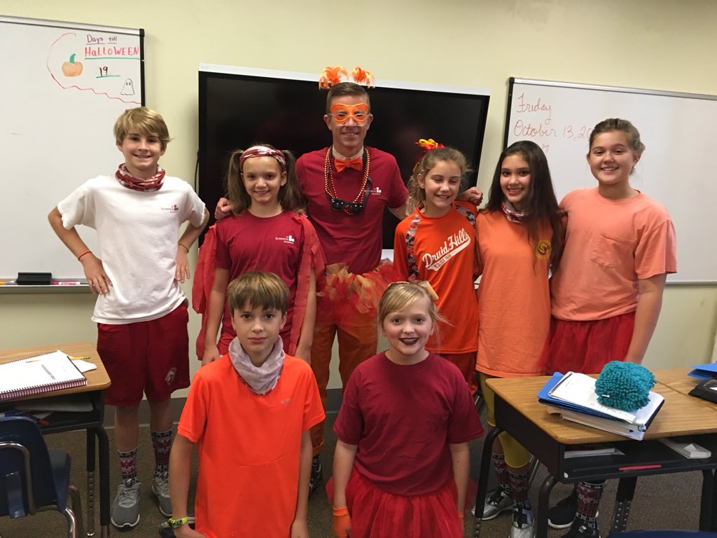 Schenck6th's tweet photo. Read, rise and fly! All set for the pep rally! @SchenckSchool #PhoenixPhun  #DyslexiaDash2017 https://t.co/yjoPRl0W8X
