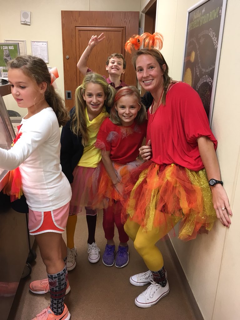 Schenck6th's tweet photo. Read, rise and fly! All set for the pep rally! @SchenckSchool #PhoenixPhun  #DyslexiaDash2017 https://t.co/yjoPRl0W8X