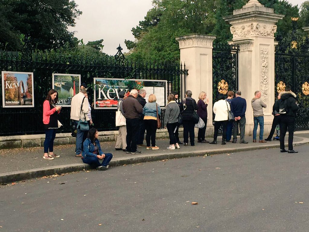 handmadebritain's tweet photo. Busy day already @kewgardens today for #handmadeatkew - open until 6pm! https://t.co/2YpfcbwO2a