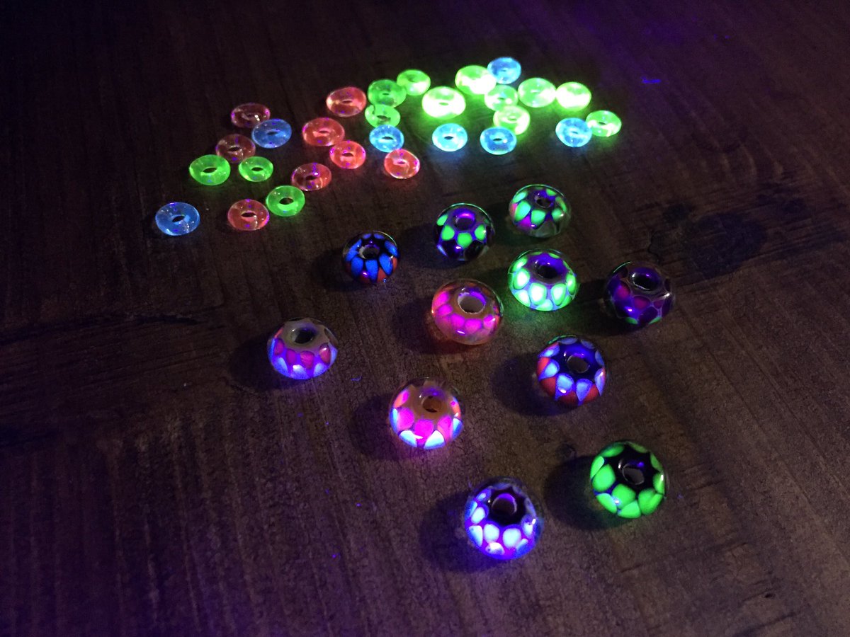 GuruGuruGlass's tweet photo. ガラスビーズ全てではないけどウランガラス(UVガラス)で作りました。
こいつぁエロい♪エモい♪
#borocilicate
#glassart
#GuruGuruGlass
#ガラスビーズ
#ガラスアート https://t.co/BhZUmReZtd