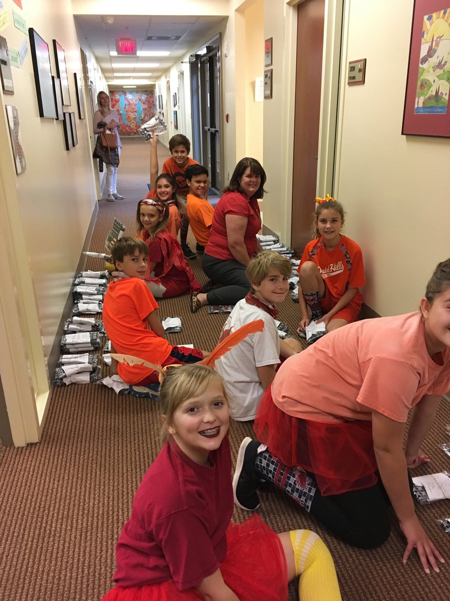Schenck6th's tweet photo. 6th graders helping Mrs. Ellen sort and deliver Phoenix socks for TSS families! @SchenckSchool #leadership #dyslexiadash2017 https://t.co/DPemT6F8Cf