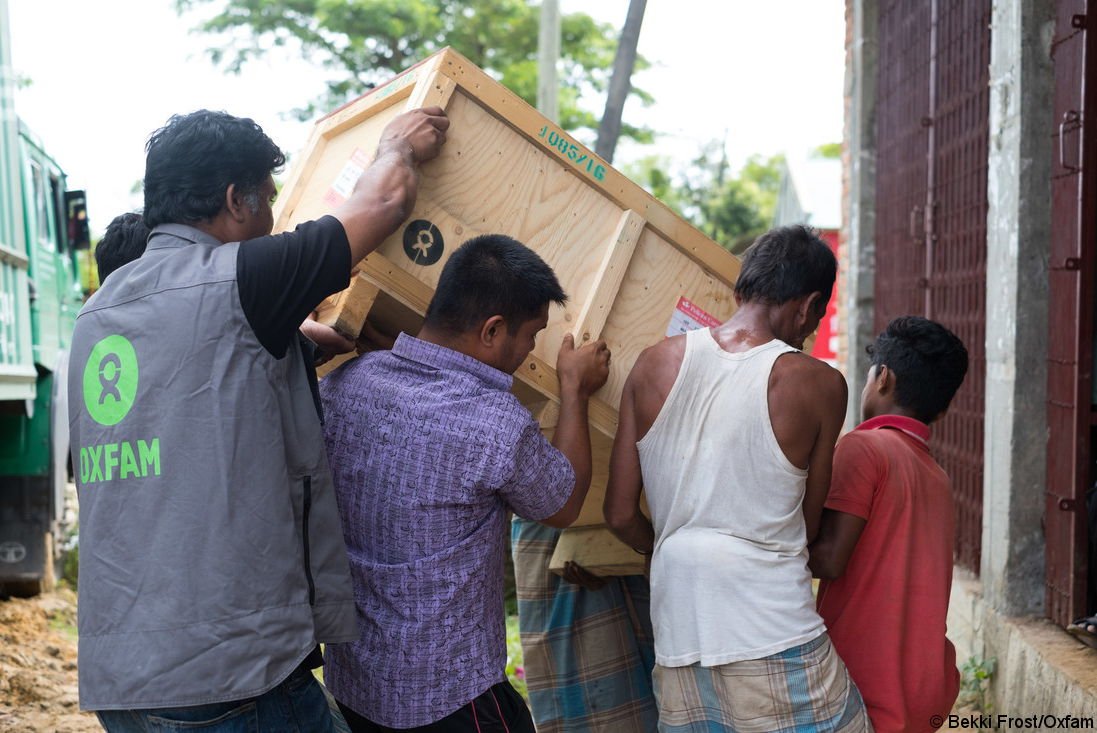 Oxfam's tweet photo. We've reached 180,000 #Rohingya refugees in #Bangladesh with water &amp; other essential supplies. You can help: https://t.co/2P1196CGK8 https://t.co/IbjlcgkFoq