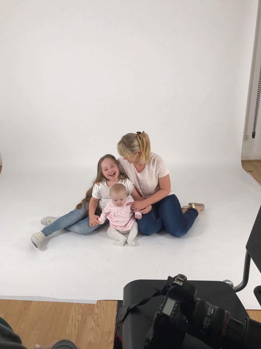 lacaramodels's tweet photo. The Lawson family behind the scenes at our photoshoot #lacarateam #family #familymodels #babymodel #mummymodel #childmodel https://t.co/VM5Qggkeyp