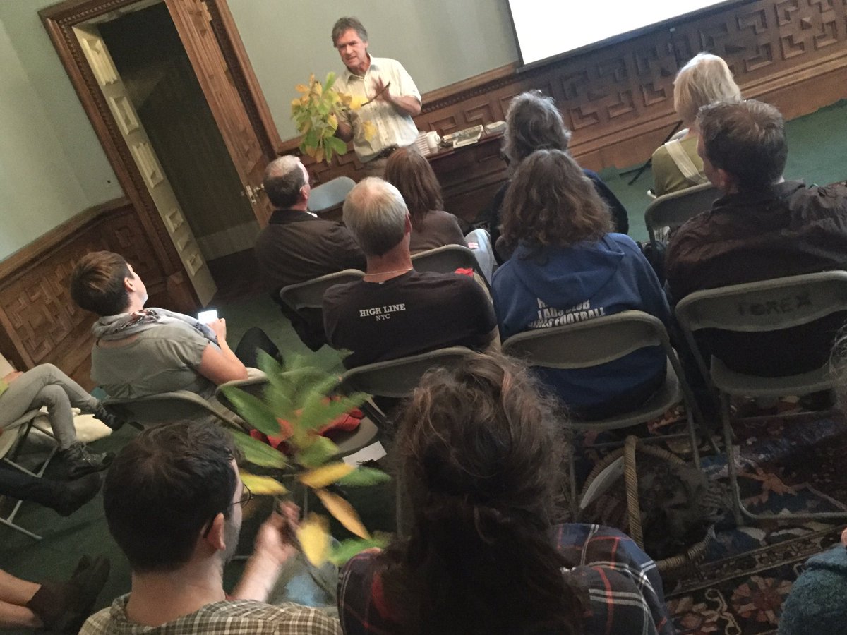 outofnatureshow's tweet photo. Understanding the culture, uses and even smells of our woodland trees with sculptor and tree surgeon Glenn Morris @WoodlandTrust @HfdsESL https://t.co/5QCZSCM7Ml