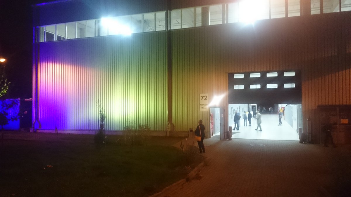 pexypex's tweet photo. #artmeetsscience im @desy: Wissenschaft wie Kunst betrachten (und andersrum) -- eine tolle Erfahrung https://t.co/Y1G6TZykTg