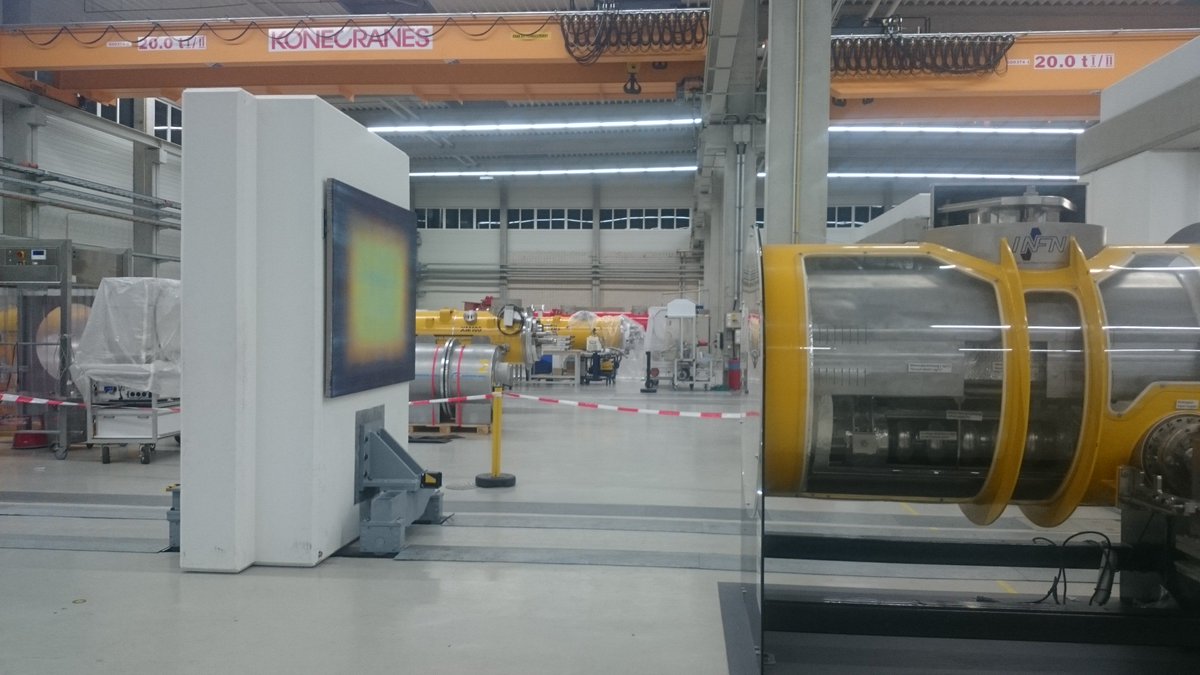 pexypex's tweet photo. #artmeetsscience im @desy: Wissenschaft wie Kunst betrachten (und andersrum) -- eine tolle Erfahrung https://t.co/Y1G6TZykTg