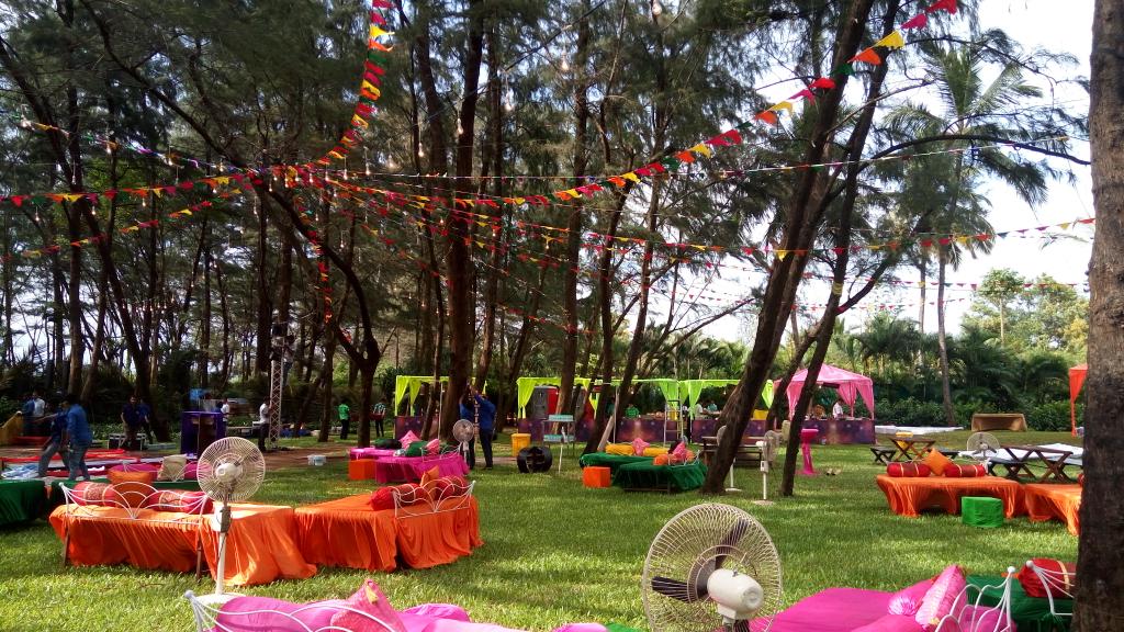 RipanMahanta2's tweet photo. #Diwalimela #Greatsetup #Awsumambience #greatfun with #impeccable_foodandbeverage https://t.co/nOBnrrOXns
