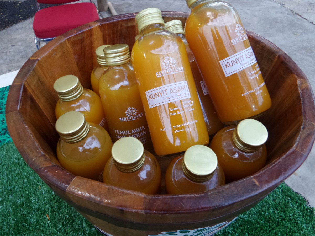 Jamu-jamuan. Boleh icip-icip lho  <a href="/parara2017/">Panen Raya</a> #parara2017