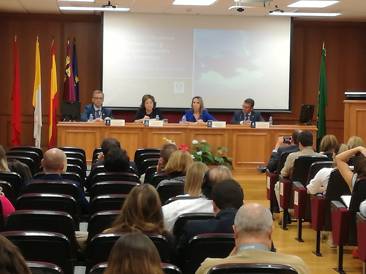 aeprotocolo's tweet photo. #ForoProtocolo segunda e interesante mesa redonda con los responsables de Protocolo de Ayto. Murcia, Deleg. Gob., y Ayto. Huercal Overa. https://t.co/Qukeg4zXHe