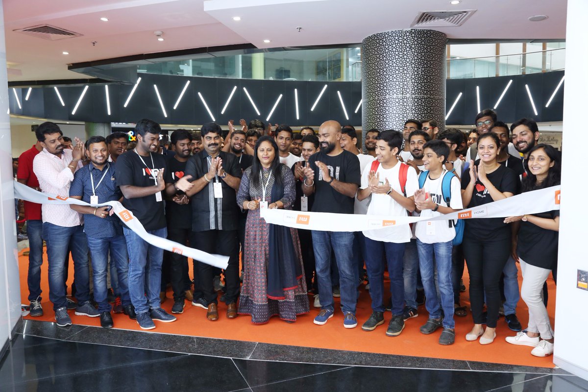 manukumarjain's tweet photo. Our 1st Mi Home in Mumbai. 8th one in India 👍

Location: Phoenix Marketcity. Inaugurated by Uvaraj &amp; Kanni (founders @Poorvika_Mobile) 😇 https://t.co/HHCoo1Ct70
