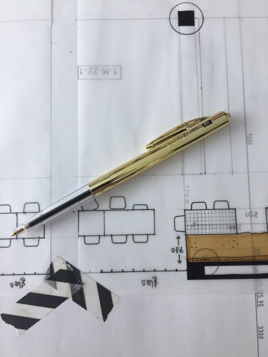 Er werd afgelopen week geboden op mijn pen:
Deze is 'gewoon' te koop bij onze Kees <a href="/boekenkado/">Boekhandel KEES</a>! 

#bic