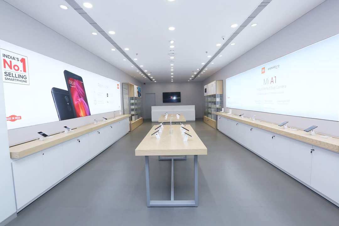 manukumarjain's tweet photo. Our 1st Mi Home in Mumbai. 8th one in India 👍

Location: Phoenix Marketcity. Inaugurated by Uvaraj &amp; Kanni (founders @Poorvika_Mobile) 😇 https://t.co/HHCoo1Ct70