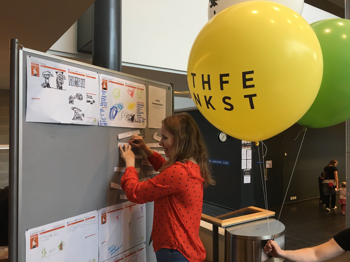 thinkfesthy's tweet photo. Perhepäivässä mukana myös @hsfi #lastenuutiset. Juttuja syntyy!
https://t.co/TTrJsyPscz @KumpulaScience https://t.co/kf4moDQNNb