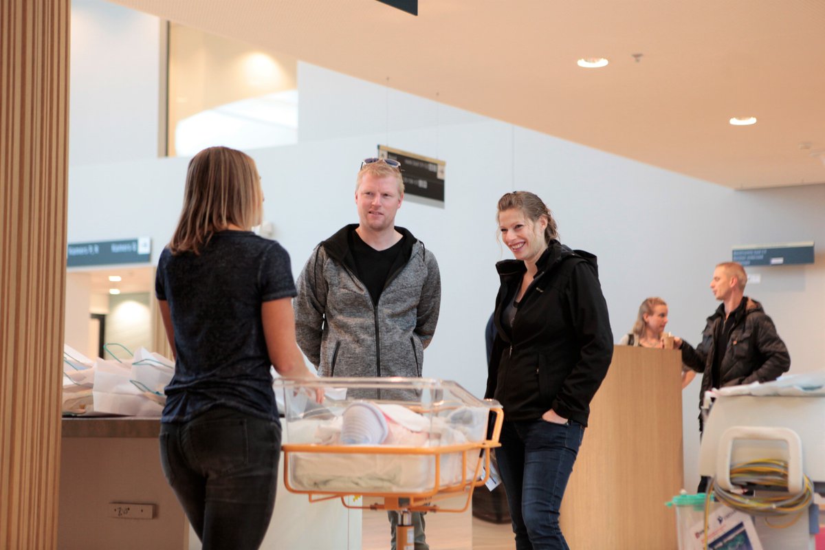 ZaansMC's tweet image. Veel belangstelling voor bevallen op de #Themadag Zaans Medisch Centrum. Dat kan bij ons ook in bad!