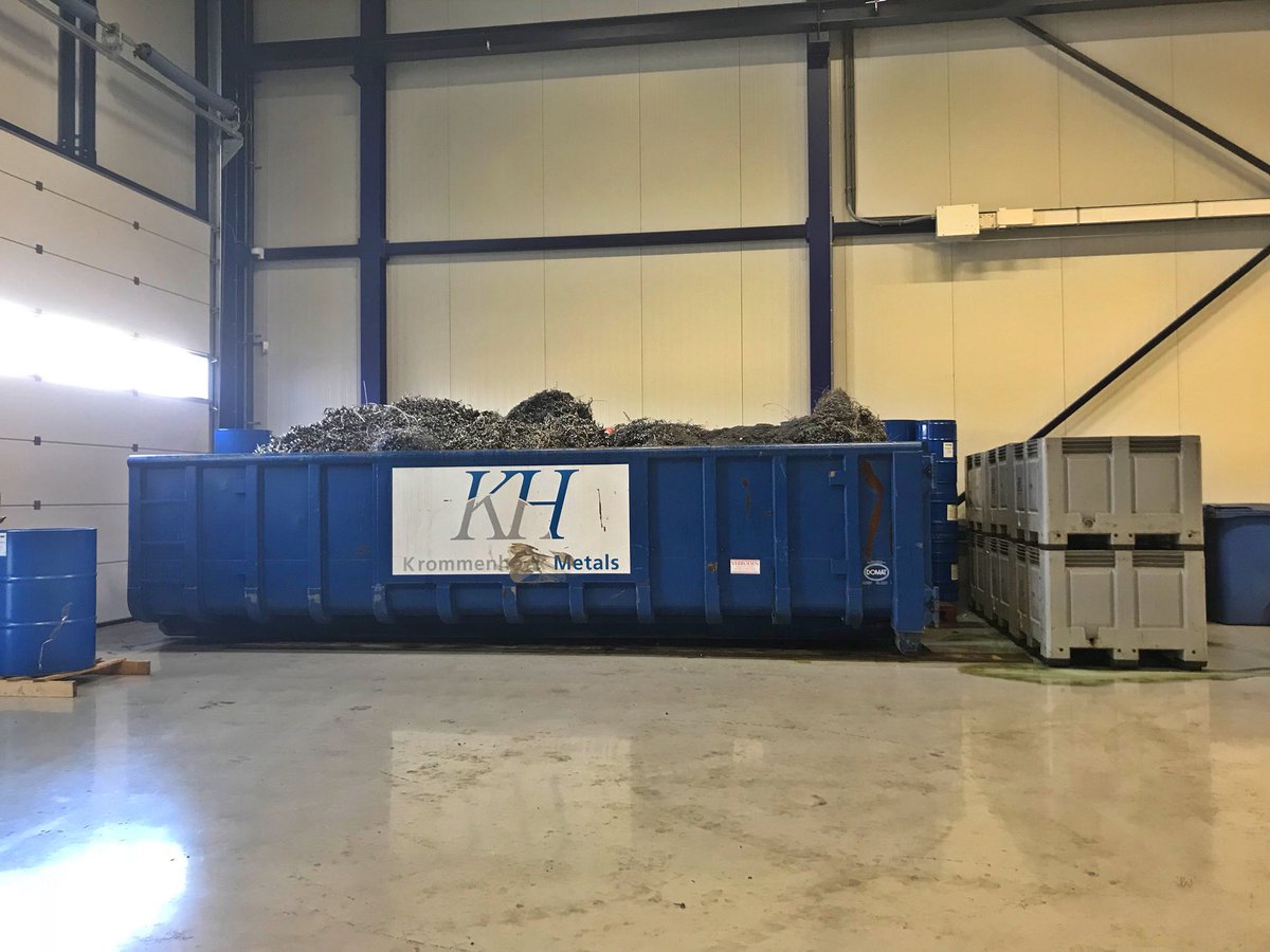 Zo staat de emballage bij een klant. Nette bakken voor schroot. Conform milieu- en veiligheidsnormen. Informeer gerust naar uw opties.