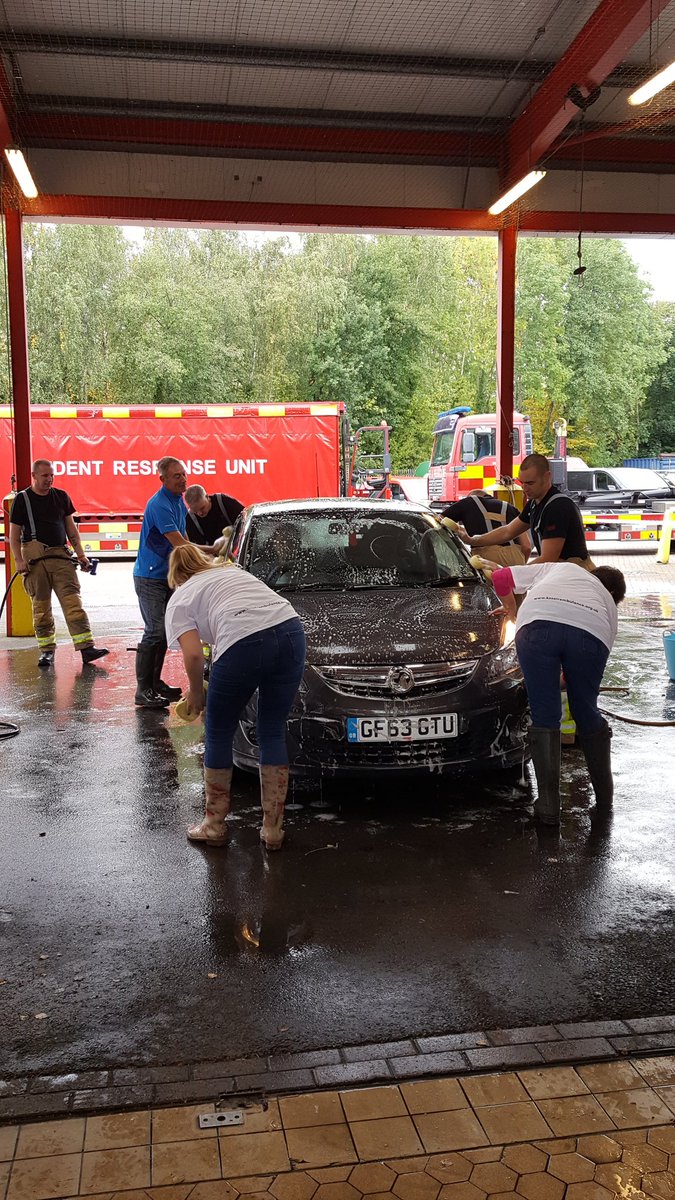 JaniniBeany's tweet photo. @kmfmofficial we've raised nearly £300 already!! Can we make it to £500??? #ashford #charity #carwash https://t.co/Y7HiRcrPLZ