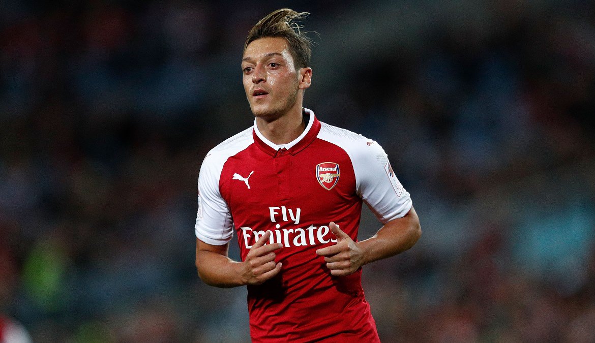 bet365's tweet photo. Since his Premier League debut, Mesut Özil has provided more assists (42) and created more chances (407) than anyone else.

Discuss. https://t.co/RIOiV8AJil