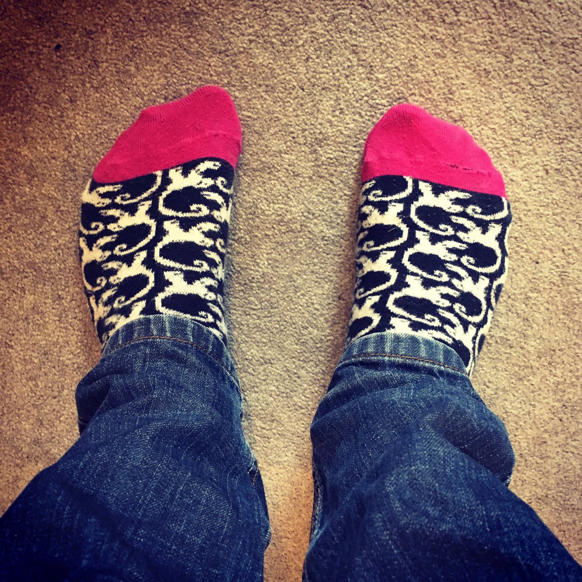 MrRyanJT's tweet photo. One of my most favourite bits of the weekend must be not wearing boring black socks like Monday to Friday 👍
#WeekendSocks https://t.co/TMS7uq0NwS