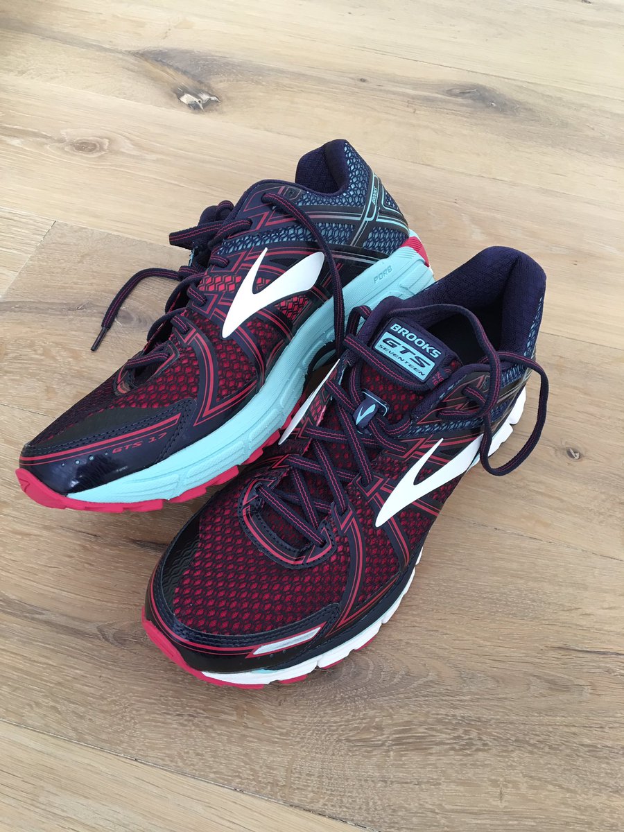 MarjoleinDreef's tweet photo. Prima service na snel kapotte #asics door #dehardloopwinkel in Bodegraven. En nu los op #brooks! #running #newshoes #fun @Hardloopwinkel https://t.co/Sg7lPt5jOx