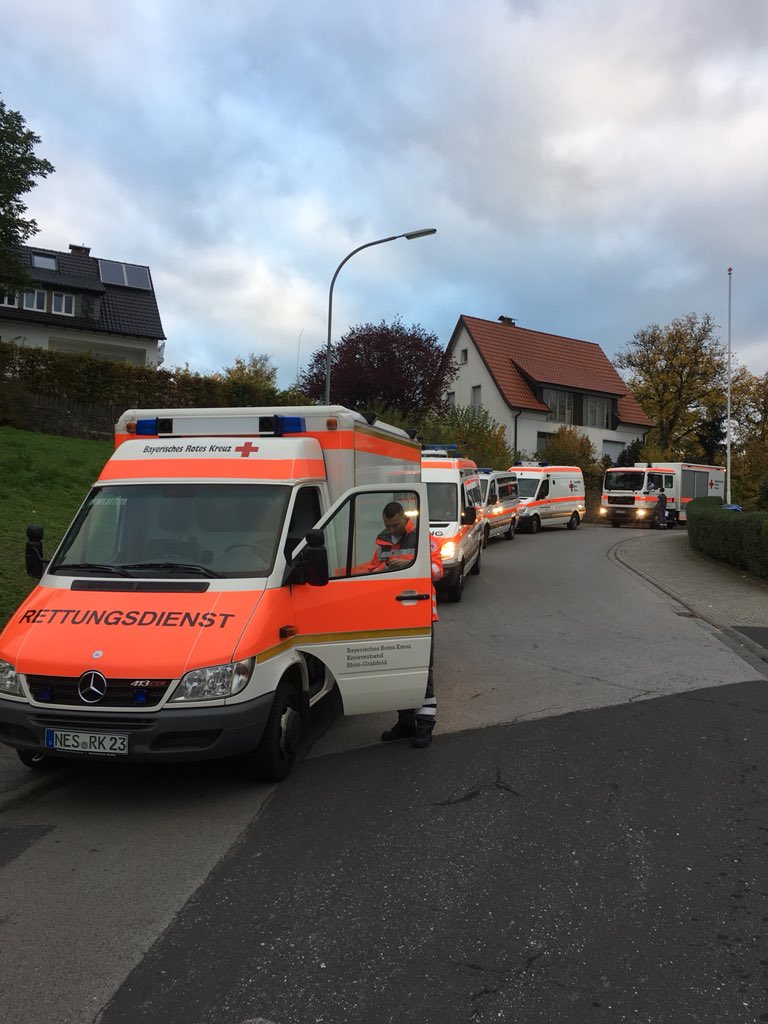 UGSanELRG's tweet photo. Heute große Einsatzübung der #Schnelleinsatzgruppen Rhön-Grabfelds #einsatz #übung #feuerwehr #brk #kats https://t.co/30L1Urx9tK
