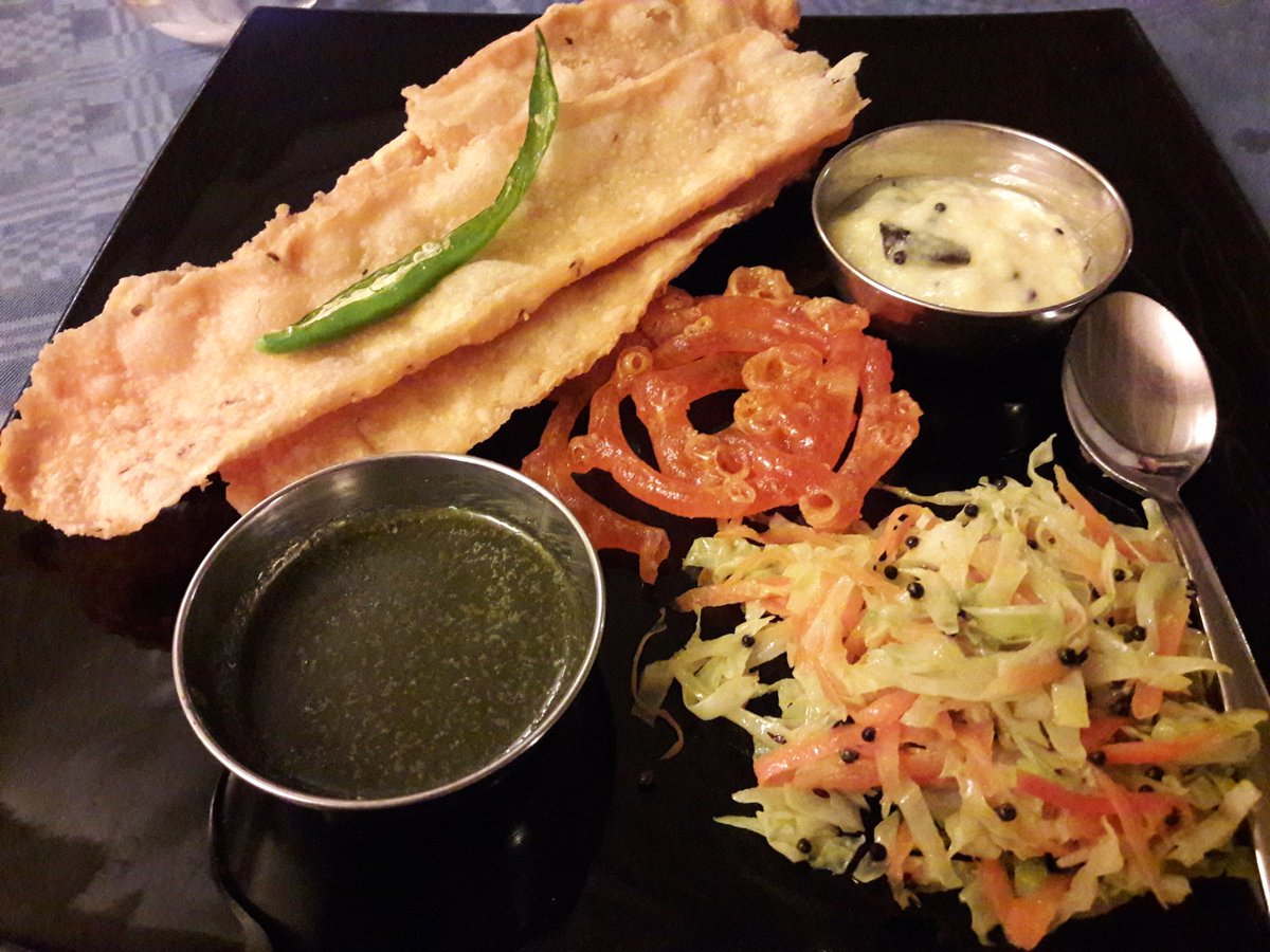 VeganOlive1's tweet photo. #Veganoptions at Hansas Leeds can't remember the names but damn good...review to follow #Veganfoodshare #Whatveganseat #Easy2bvegan 🌱🌱🌱💚💚💚 https://t.co/AKF4h7WoVW
