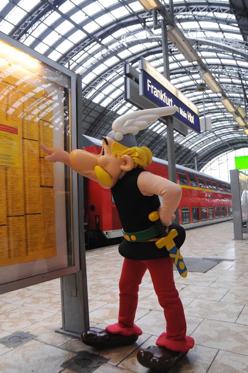 collectionnix's tweet photo. Retrouvez #Astérix, #DConrad, #JYFerri dès 11h au #FBM17, le temps de trouver le meilleur chemin. @Book_Fair @FraFra2017 @asterixofficiel https://t.co/n43b3xtT8K
