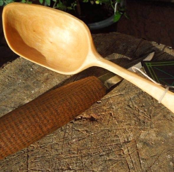 FLEatmarket's tweet photo. Woodsman &amp; craftsman Robin 'Kibbled Wood' is demonstrating carving &amp; selling beautiful objects 29 Oct @FLEatmarket https://t.co/mQUmuLmYrs https://t.co/AhvD6Xi9JQ