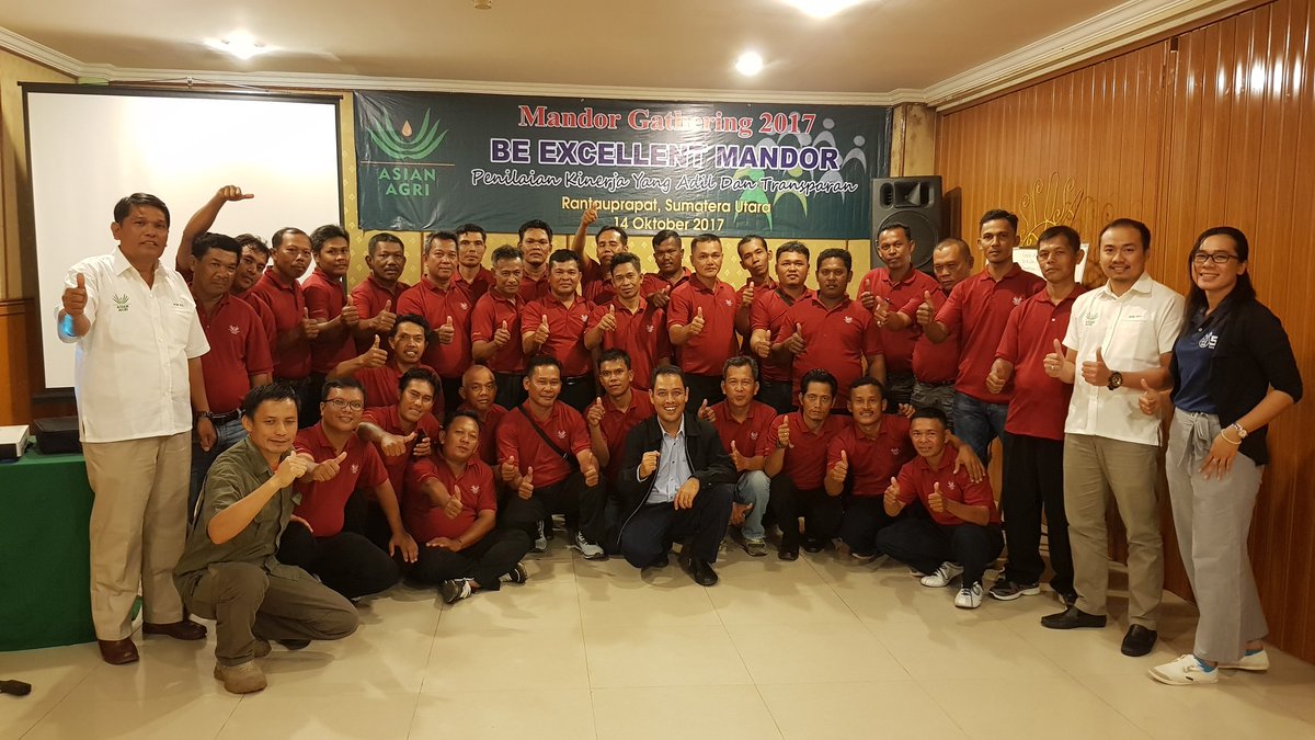 rickyandree's tweet photo. People - Kita membina karyawan berbakat dengan mengembangkan keterampilan dan kemampuan mereka. #lifeataa #proudaa #asianagri #topicc #RGE https://t.co/ohkBufS0fN