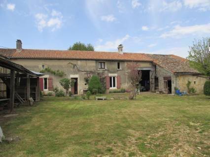 1st4FrenchProp's tweet photo. Property in#_Sauze_Vaussais_, #Poitou_Charentes, 103,075 euros £91,716: Ref: 3625 ; This stone house is situated… https://t.co/Qn9HaImcuI https://t.co/jlEsgEdQ9N