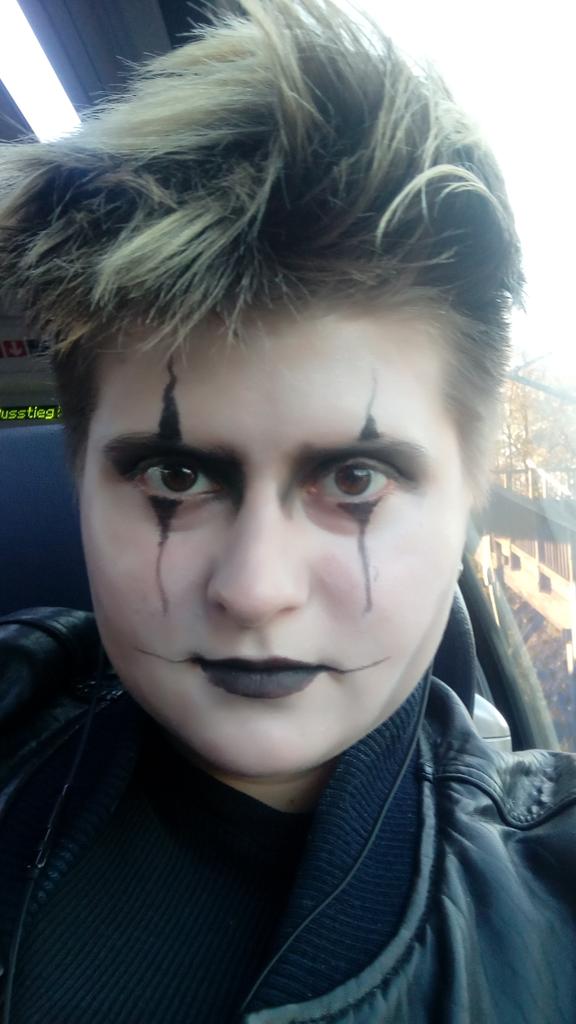 _MAEXimum_'s tweet image. #waytocrow 
I hope anyone gets the reference
#frankfurterbuchmesse

Who's with me today?