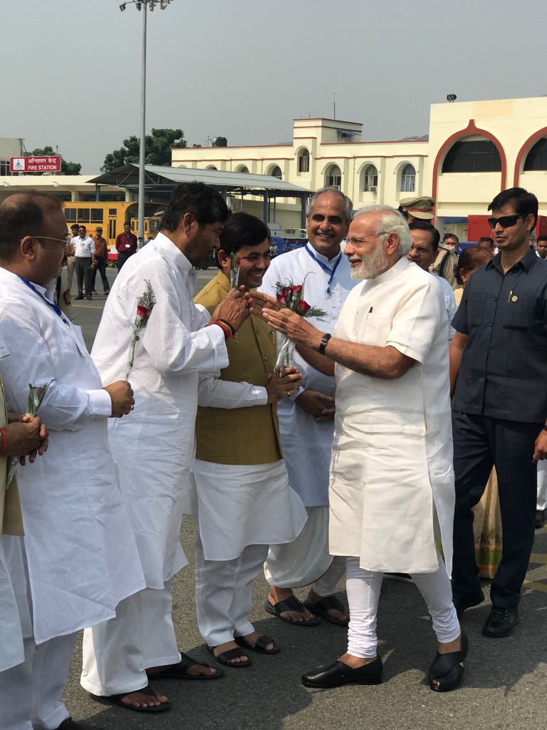 PashupatiParas's tweet photo. देश के प्रधानमंत्री माननीय श्री नरेंद्र मोदी जी का पटना हवाई अड्डा पर स्वागत-सत्कार  किया I https://t.co/g9OXdEEmnL