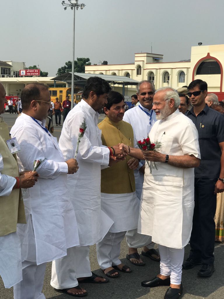 PashupatiParas's tweet photo. देश के प्रधानमंत्री माननीय श्री नरेंद्र मोदी जी का पटना हवाई अड्डा पर स्वागत-सत्कार  किया I https://t.co/g9OXdEEmnL