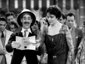 AllThingsMarx's tweet photo. #CaptSpaulding: You're the most beautiful woman I've ever seen, which doesn't say much for you" #AnimalCrackers 1930 https://t.co/9pJ0jfgghq