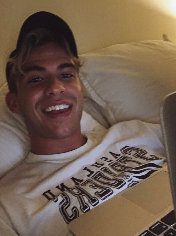 Aaron Rhodes tweet media