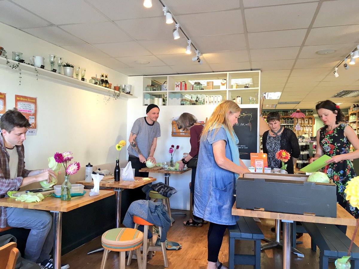 NaturalStoreFHS's tweet image. Big thanks 2the wonderful #ClareMillar of
@Bio_Kult 4hostin anotha fab How To Make Your Own Sauerkraut workshop 😁🥕 #SurviveWinter #GutHealth