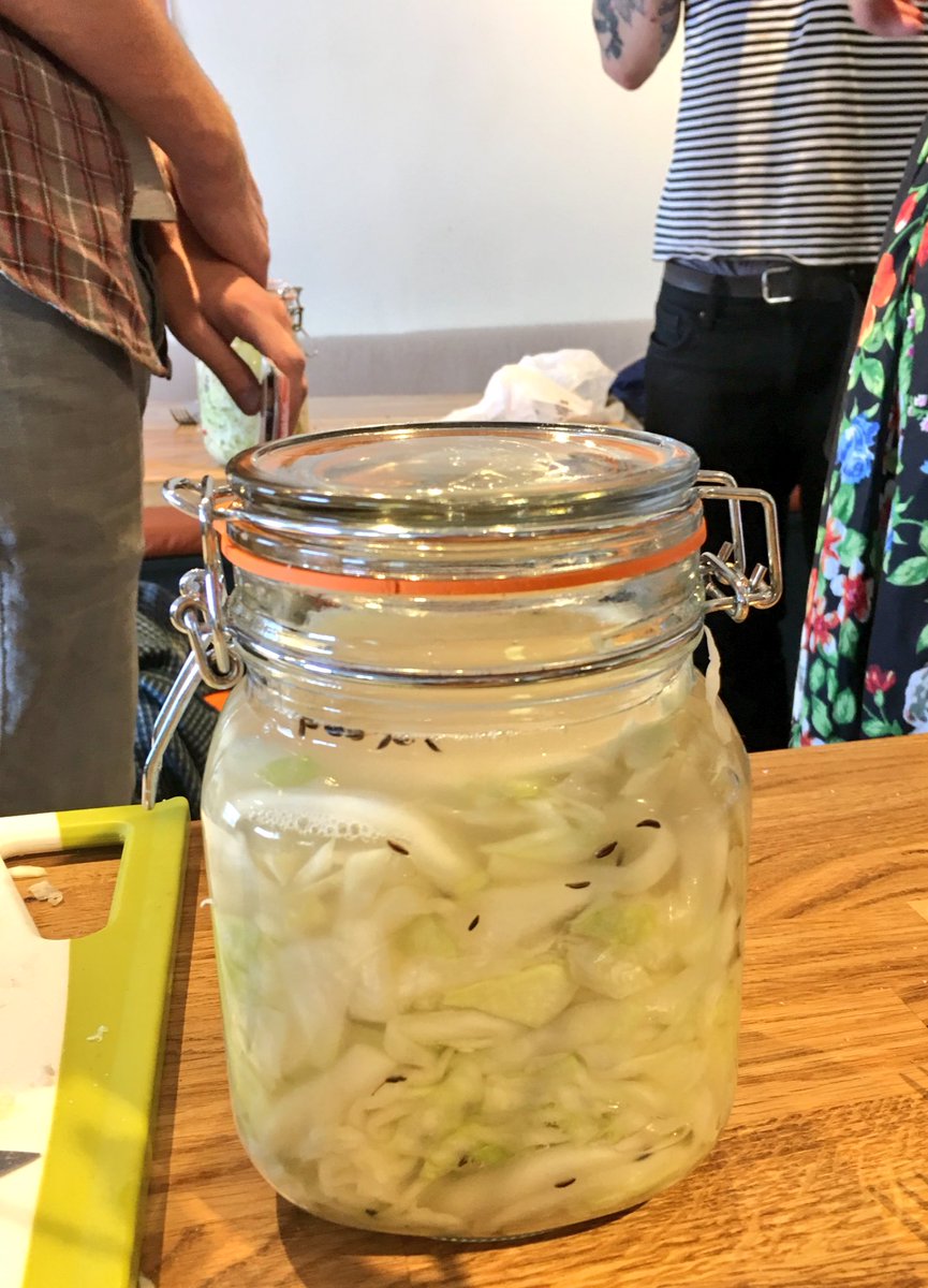 NaturalStoreFHS's tweet image. Big thanks 2the wonderful #ClareMillar of
@Bio_Kult 4hostin anotha fab How To Make Your Own Sauerkraut workshop 😁🥕 #SurviveWinter #GutHealth