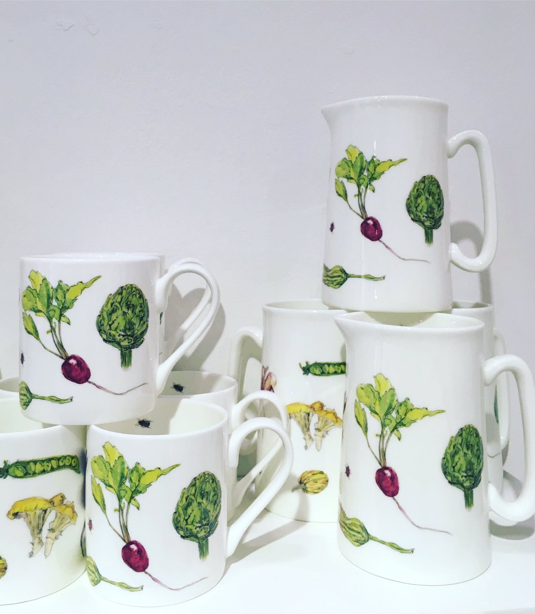 alice_shields's tweet photo. Lots of veg related chit chat yday @NorthernCraft. Nab one of my new #vegetables mugs &amp; jugs today and tomo at #gnccf2017 #gnccf10th 10-6pm. 
#bonechinamug #coffee #coffeelover #vegetables #vegetablelover #gardener #gardenerlife #homesandgardens https://t.co/1AatxDE2Qe