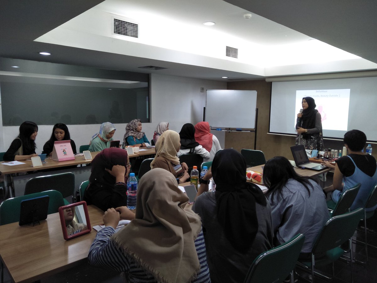 Hari ini sedang berlangsung Beauty Day &amp; Make Up Class with #CeweQuat &amp; #oriflame at <a href="/fXSudirman/">fX Sudirman</a>.
#cewequat
#fxsudirman