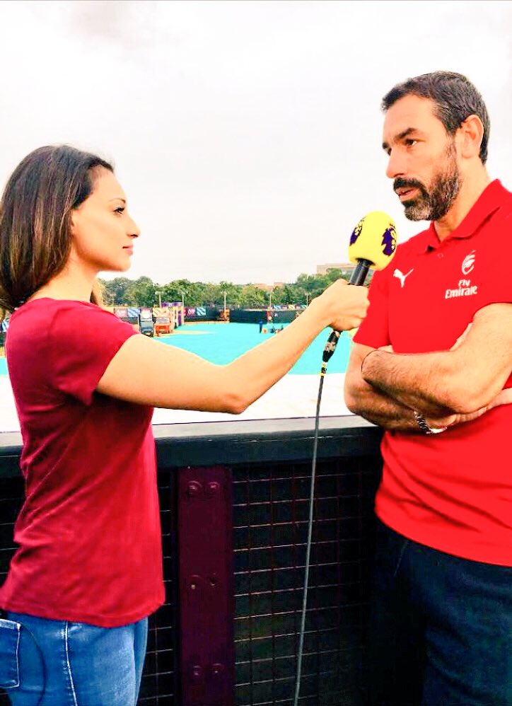 seemajaswal's tweet photo. Enjoying the #FIFAU17WC ...@Arsenal fans #FIFALegend @piresrobert7 returns to India! Football is truly taking the lead. #ForeverArsenal https://t.co/J5JIPaWcKk