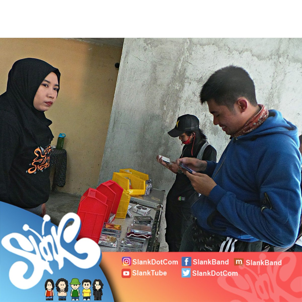 slankdotcom's tweet photo. Mari merapat ke #PotsJam hunting kaset album lama Slank di #CasseteStoreDay cuma hari ini! https://t.co/R7uxhXb0XA
