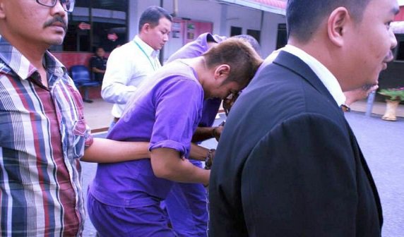 thetruenet's tweet photo. Ustaz is Fifth Suspect Nabbed in Boy Iman’s Property Scam
https://t.co/fdktCxc4GG
#thetruenet #news #ZubirYahya #BoyIman #scam #million https://t.co/YDa7tTJUNv
